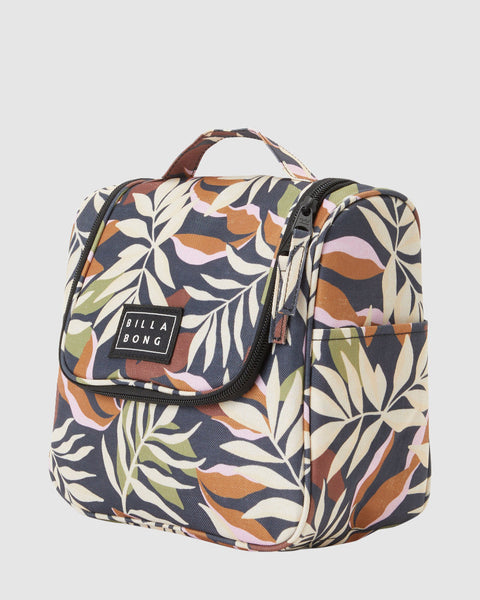TRAVEL BEAUTY
