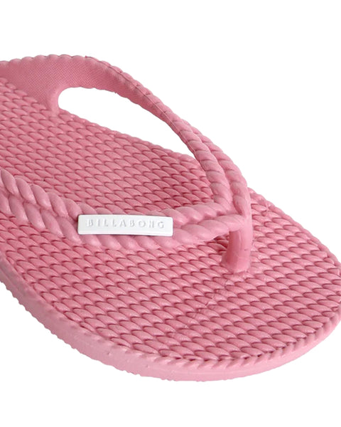 KICKS THONG