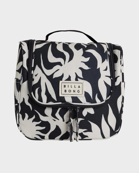 TRAVEL BEAUTY