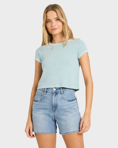 DAILY TEE