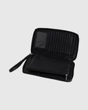 TRAVEL WALLET