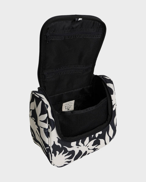 TRAVEL BEAUTY